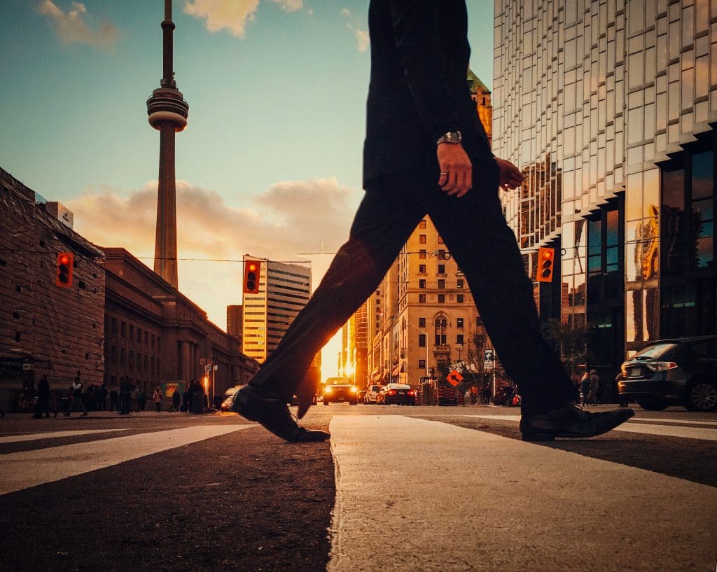 One of the main sources of time anxiety today is the confusion between productivity and meaning.
We measure our days by tasks completed, goals achieved, and objectives reached.