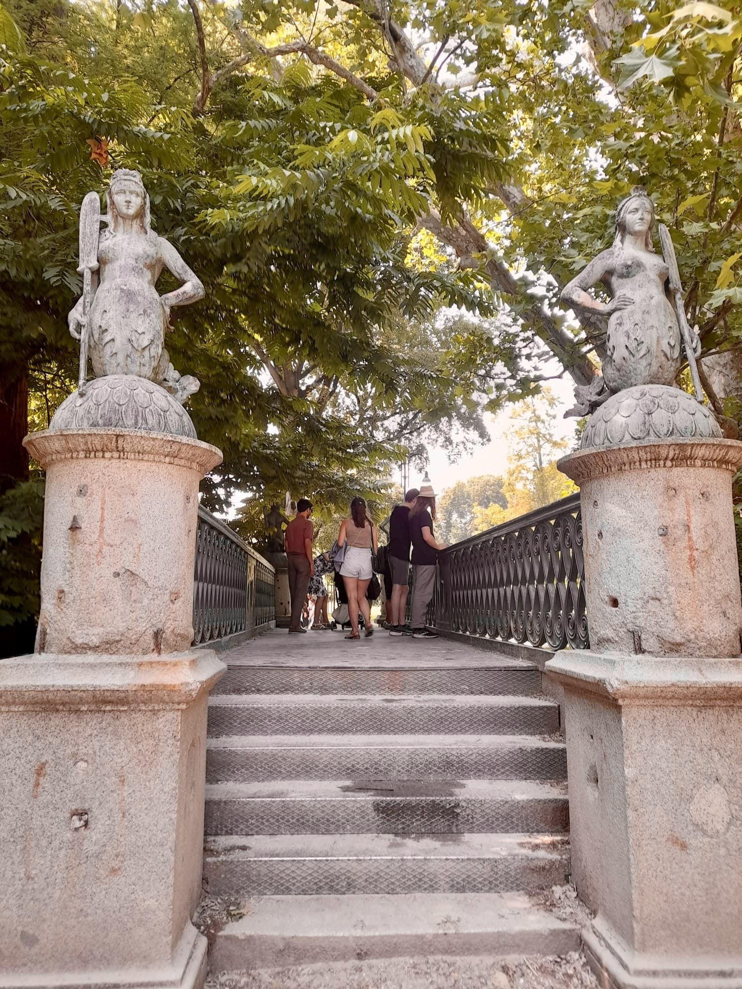 Studierende entdecken die Ponte delle Sirenette