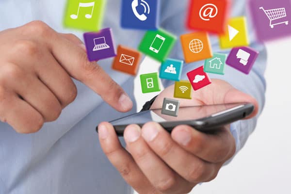 Atención fragmentada y sobrecarga de información en la vida contemporánea